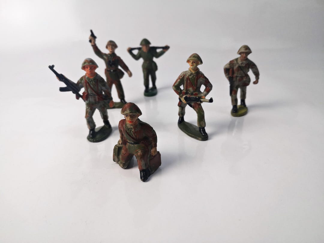 Lot Anciens Soldats Au Fusil Elastolin Germany - Figurines Militaires Vintage Occasion