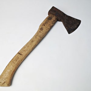 Vintage Axt mit Griff / Beil / Camping / Förster / Holzfäller /  altes Hackebeil