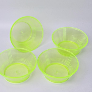 4 bunte Vintage Schälchen Plasteschalen Kompottschälchen in Neongrün / Schalen / Kunststoff / 70er DDR Geschirr / Ostalgie / Space Age