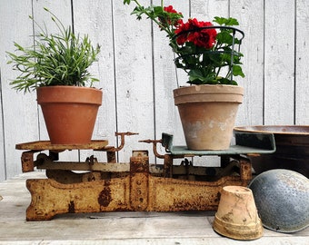 rustikale Waage aus Gusseisen, Gartendeko, Küchenwaage