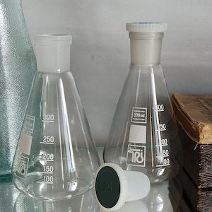 2 Erlenmeyer flasks with scale / apothecary bottle / apothecary glass / 300 ml / chemistry bottles / laboratory glassware