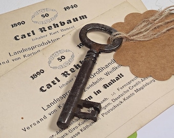 Vintage room key / old key with patina / old bit key / skeleton key / old apartment / brocante / 8.5 cm