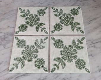 4 old green tiles / set of 4 tiles with retro ornament pattern / tile mirror / decorative tile / Meißen / Made in GDR / historical building materials