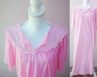 vintage  night gown / nightie /  underwear / sleepwear / pink nightshirt / grandma style / With dots