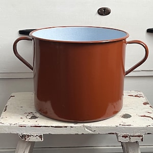 old brown enamel pot / planter / 8.5 liters