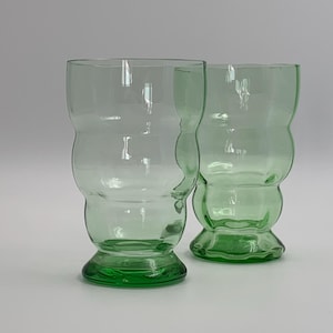 2 vintage water glasses made of green glass Art Deco / set of 2 glasses from the 1920s / lemonade glasses / juice glasses / replacement glasses
