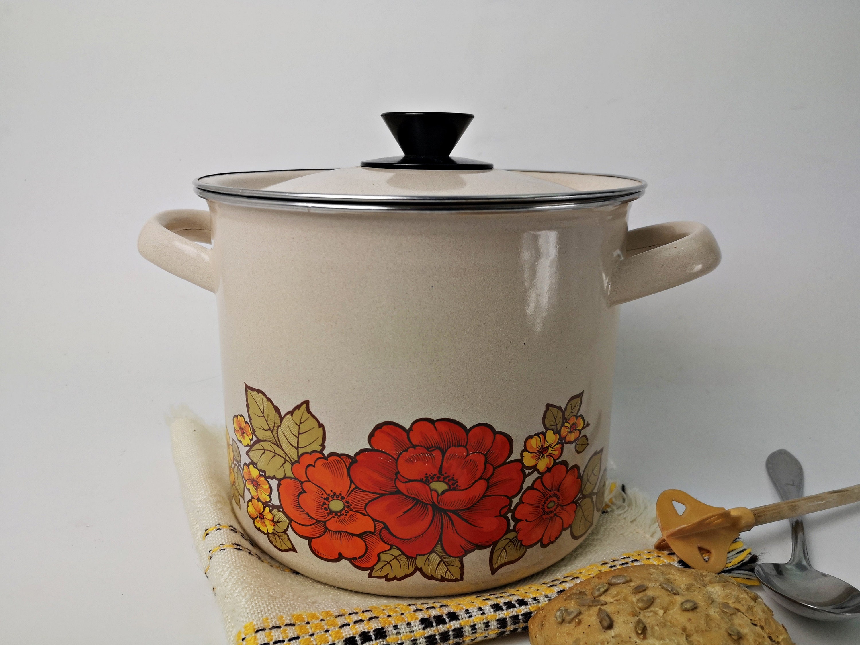 Retro Cooking Pot / Enamel Pot / Enamel Pot With Lid / 70s