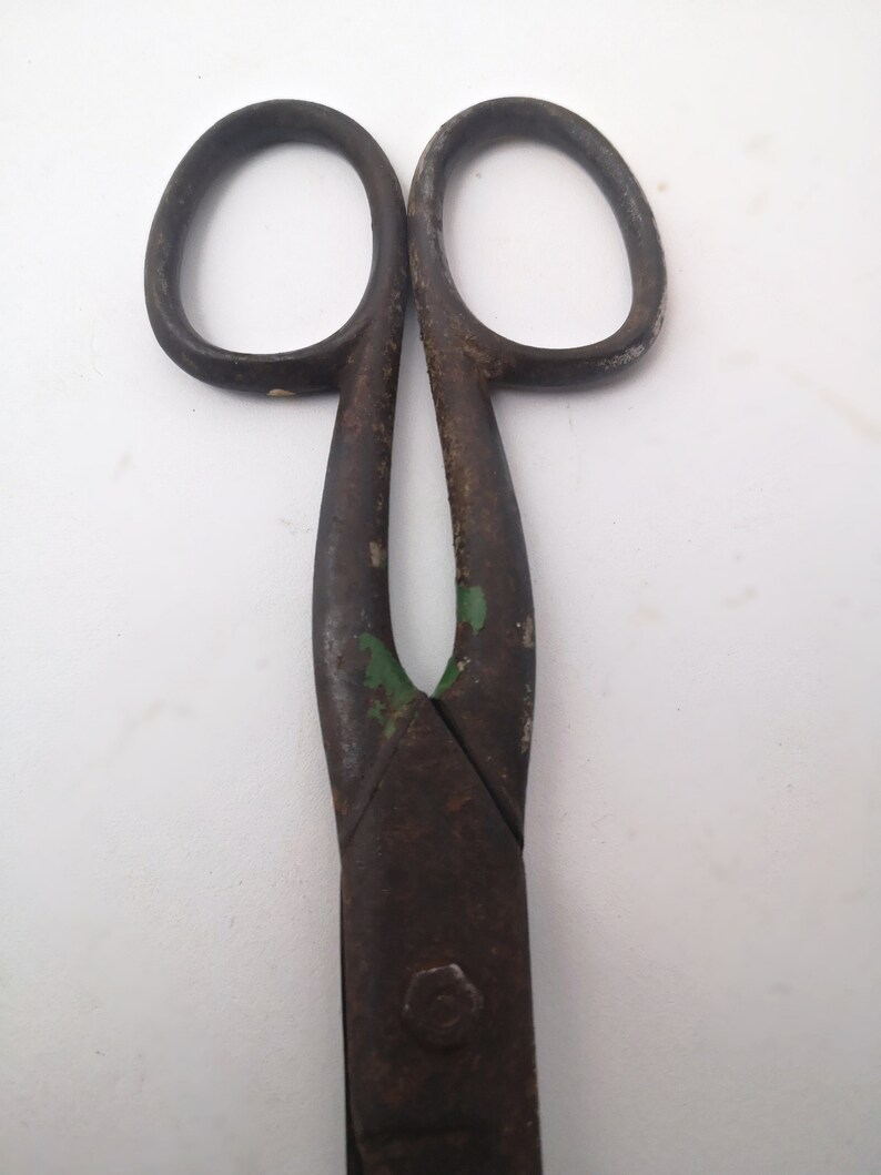 large rusty scissors / hatter / tailor's scissors / BROCANTE / around 1940 / vintage image 5