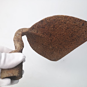 old rusty hoe / hoe head / 17 cm wide / hoe / garden tool / flower bed hoe / flower bed