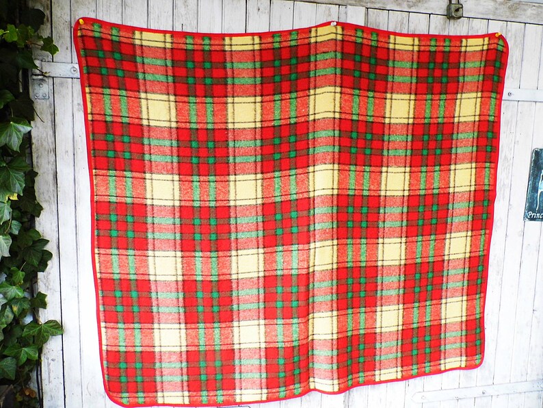 Old checkered blanket warm blanket vintage plaid