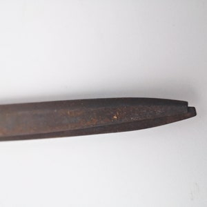 large rusty scissors / hatter / tailor's scissors / BROCANTE / around 1940 / vintage image 4