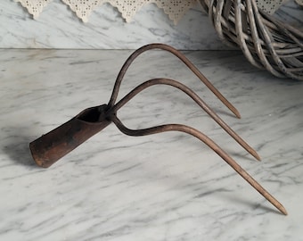 old rusty pitchfork / straw fork / dung hoe / 3 tines / old agricultural tool / garden tool / farm work