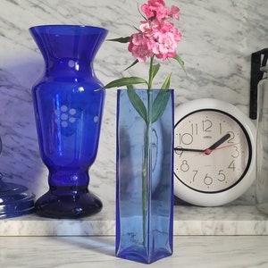Vase / eckige Glasvase / kleine Blumenvase BLAU / Vintage Glasart / Blaue Sammler-Vase