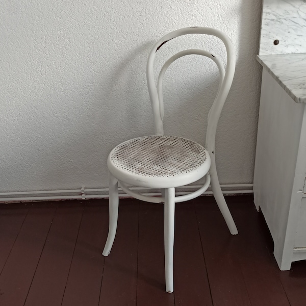 Alter Kneipenstuhl / Bugholzstuhl / Bistrostuhl / weißer Stuhl mit Korbgeflecht - shabby - 20er - Brocante chic