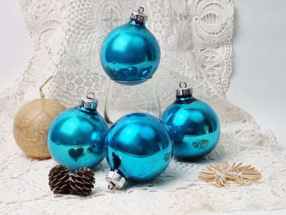 4 Türkis blaue Weihnachtskugeln - alter bunter Christbaumschmuck / Weihnachtsschmuck, 6,5 cm /2.5