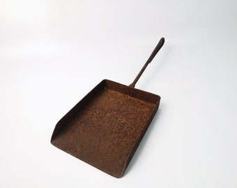Old coal shovel / garden shovel / small shovel / hand-forged / rusty iron / rustic decoration / fireplace tools