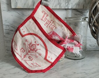 ancient linen bag for pot holders / bag for pot holders with red embroidery / linen