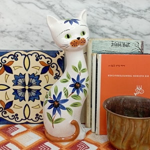 Vintage ceramic figurine cat / collector&#39;s cat / kitsch figurine long-necked cat