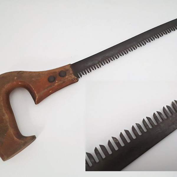 Vintage scrap saw / rusty saw, hand saw, bow saw, branch saw, vintage garden, wood working / 17.5"