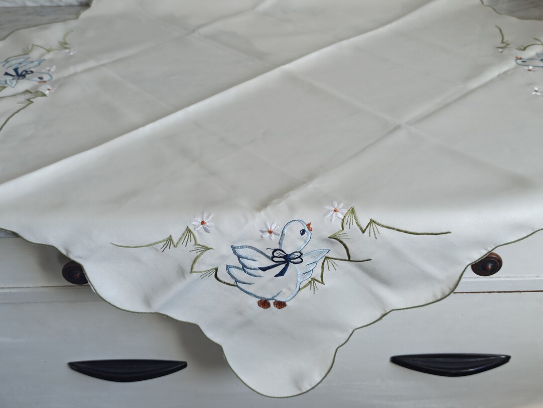 Vintage Centerpiece - Small Tablecloth - Geese - 77 X 77 Cm - Etsy