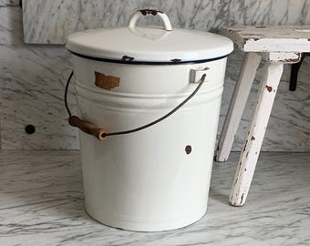 Vintage enamel bucket with lid / white enamel bucket / trash can / shabby enamel bucket / 12 liter bucket