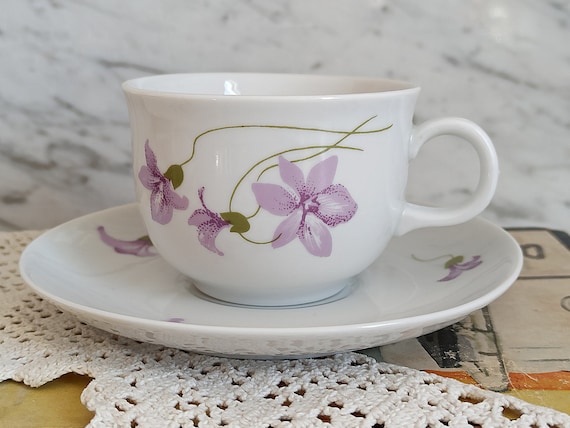 Alte Kaffeetasse / Teetasse / lila Veilchen / Kahla Porzellan