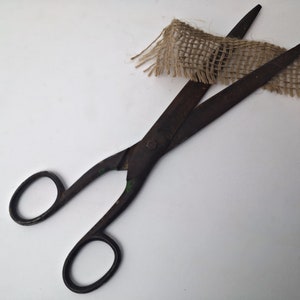 large rusty scissors / hatter / tailor's scissors / BROCANTE / around 1940 / vintage image 2
