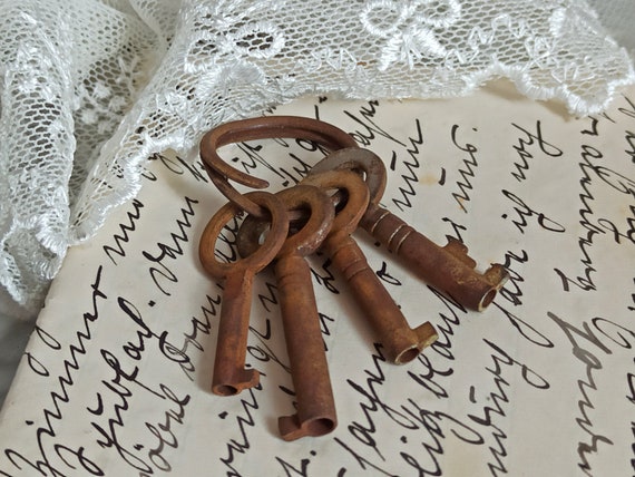 5 kleine alte Schlüssel mit Vintage Patina B