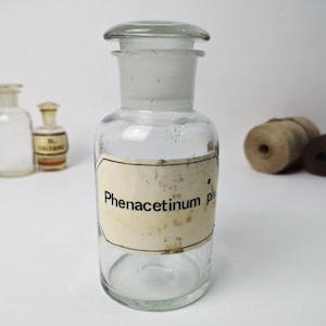 clear apothecary bottle / 250ml bottle / 1/4 liter / clear glass / medicine bottle / apothecary jar / 1920s / 15 cm