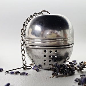 vintage metal tea infuser with chain / tea infuser / tea strainer / tea ball / mesh tea strainer / herb strainer