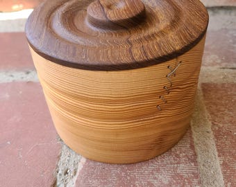 Caja de almacenamiento de pino y caoba con detalles de alambre / un regalo estupendo