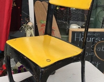 retro kids table and chairs