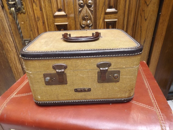 vintage flat top beige train case with storage  f… - image 1
