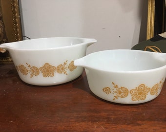 Pyrex pair white with yellow gold french daisy casserole dish farmhouse vintage kitchen old cookware