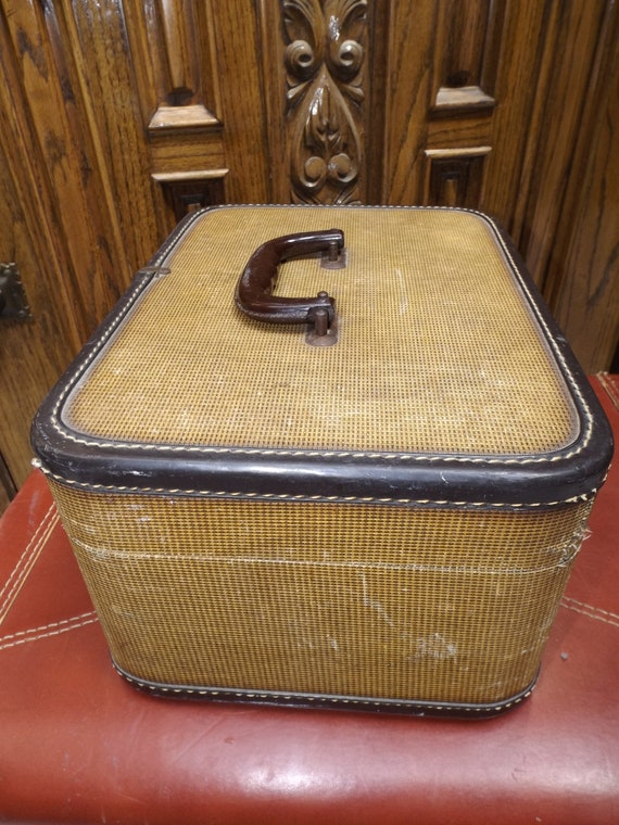 vintage flat top beige train case with storage  f… - image 4