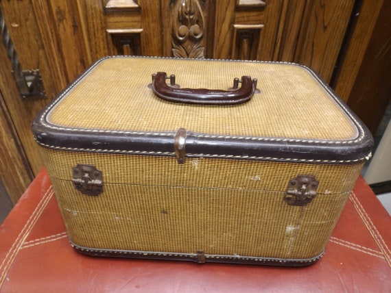 vintage flat top beige train case with storage  f… - image 5