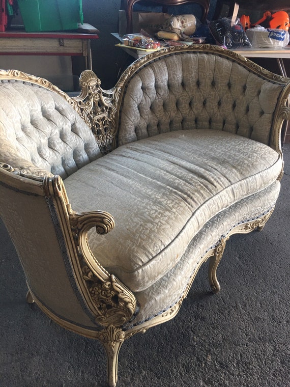 White vintage couch outlet