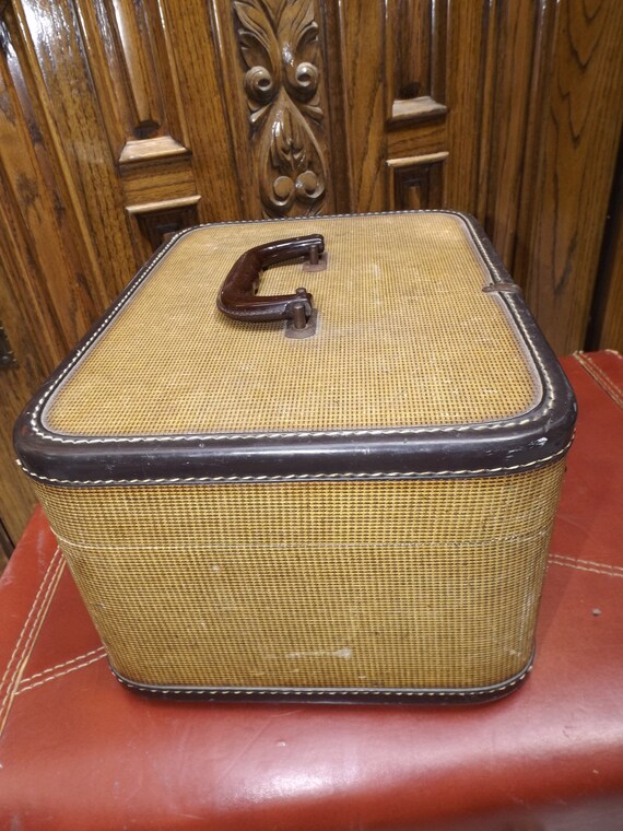 vintage flat top beige train case with storage  f… - image 6