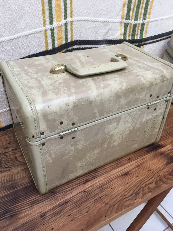 vintage Samsonite White train case with mirror farmho… Gem