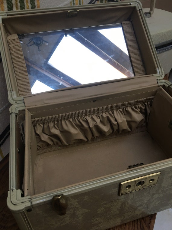 vintage Samsonite White train case with mirror farmho… Gem
