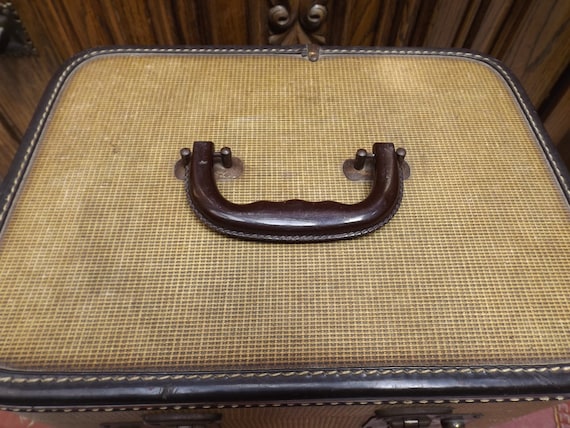 vintage flat top beige train case with storage  f… - image 2