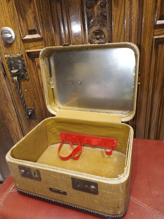 vintage flat top beige train case with storage  f… - image 7