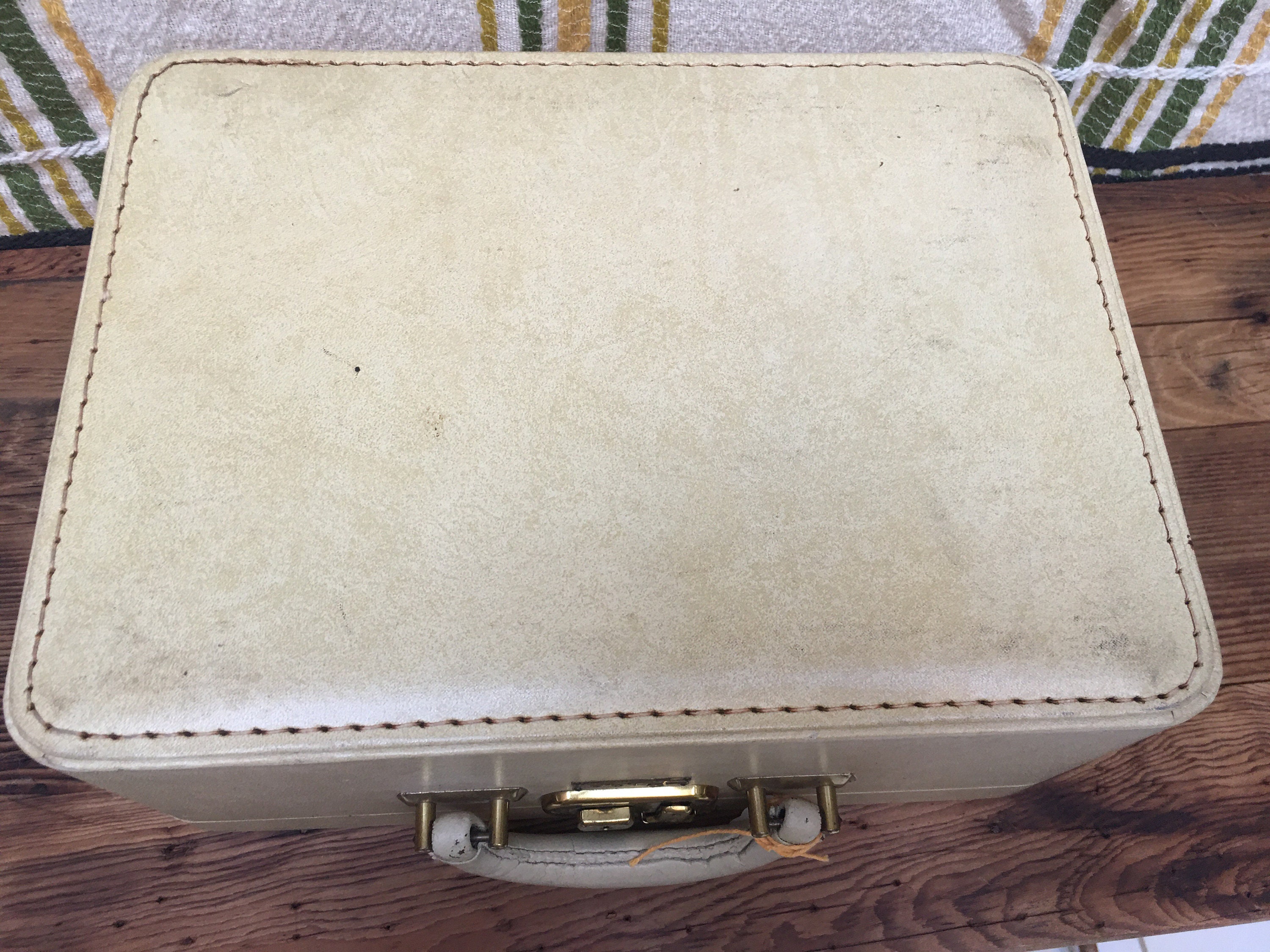 25 OFF vintage Luce flat top White train case with mirror Etsy