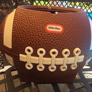 Little Tikes アメリカンフットボール型収納ボックス Little Tikes アメリカンフットボール型収納ボックス Little