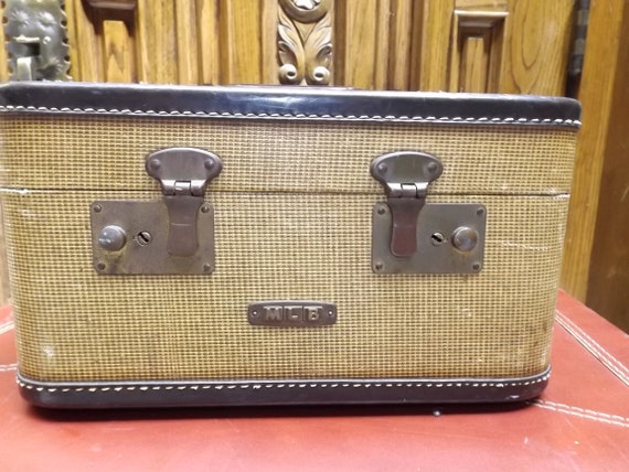vintage flat top beige train case with storage  f… - image 3