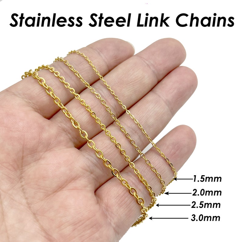 May include: Four gold-colored stainless steel link chains of different thicknesses, laid out on a hand. The chains are labeled with their thicknesses in millimeters: 1.5mm, 2.0mm, 2.5mm, and 3.0mm.