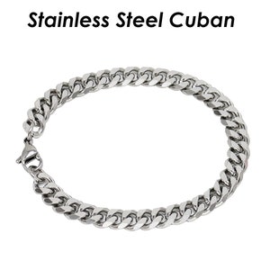 Op de afbeelding: Een zilveren Cuban link armband van roestvrij staal. De armband heeft een reeks in elkaar grijpende, afgeronde schakels. De tekst "Stainless Steel Cuban" staat bovenaan de afbeelding.