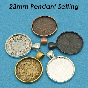 May include: Five different pendant settings, each with a 23mm diameter. The settings are silver, gold, black, copper, and white.