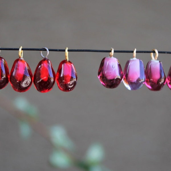 Charme de graine de fruit de grenade en verre - un verre de Murano rose rouge rose fait à la main pour des bijoux, des cadeaux de mariage, Granatum