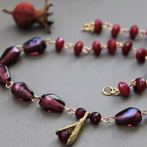 Glas Granatapfel Samen Halskette - Handgemachter Wein Murano Lampwork, handgemachte Gold gefüllte Kette, Fruchtbarkeitssymbol Grenada